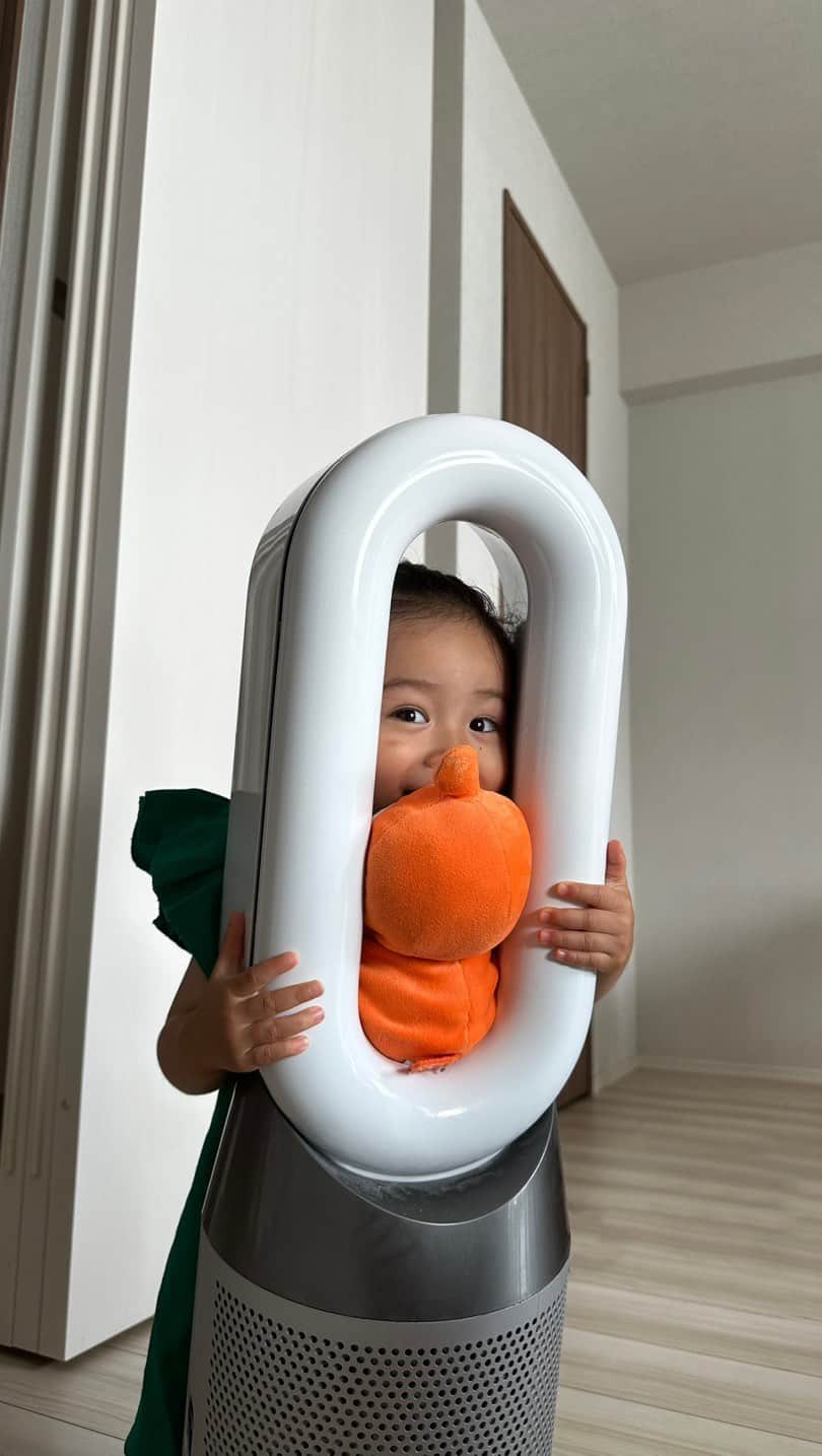ARISA（和田有沙）のインスタグラム：「変わらず🍌🫶💓ㅤㅤㅤㅤㅤㅤㅤㅤㅤㅤㅤㅤㅤ ㅤㅤㅤㅤㅤㅤㅤㅤㅤㅤㅤㅤㅤ #１歳９ヶ月#年子#年子姉妹#年子育児#姉妹#バナナ#バナナ好き」