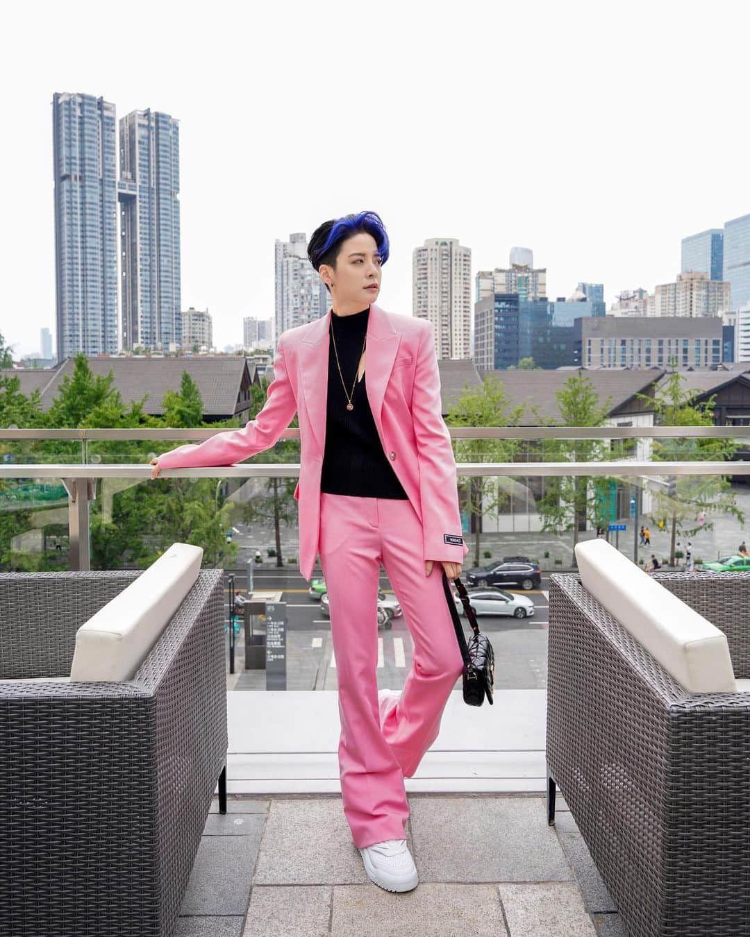 アンバー さんのインスタグラム写真 - (アンバー Instagram)「I wear pink sometimes 😎 @versace」6月14日 14時36分 - amberliu