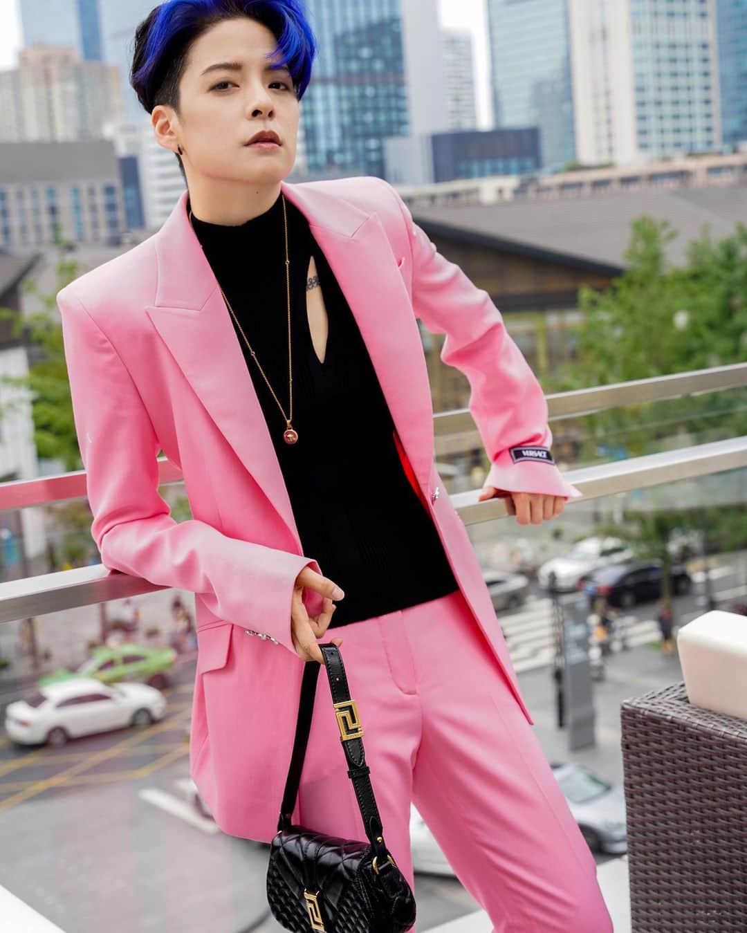 アンバー さんのインスタグラム写真 - (アンバー Instagram)「I wear pink sometimes 😎 @versace」6月14日 14時36分 - amberliu