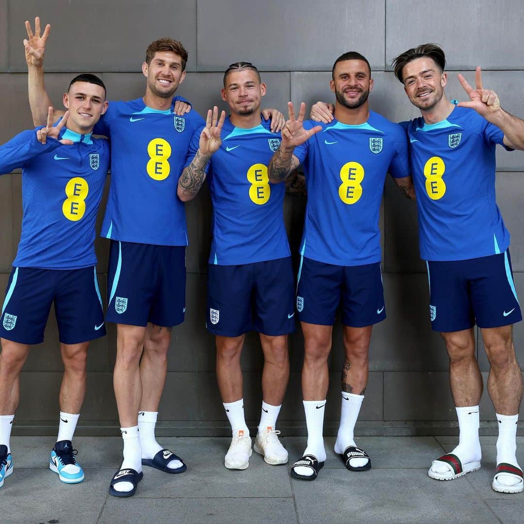 カイル・ウォーカーのインスタグラム：「Mis amigos 🏆」