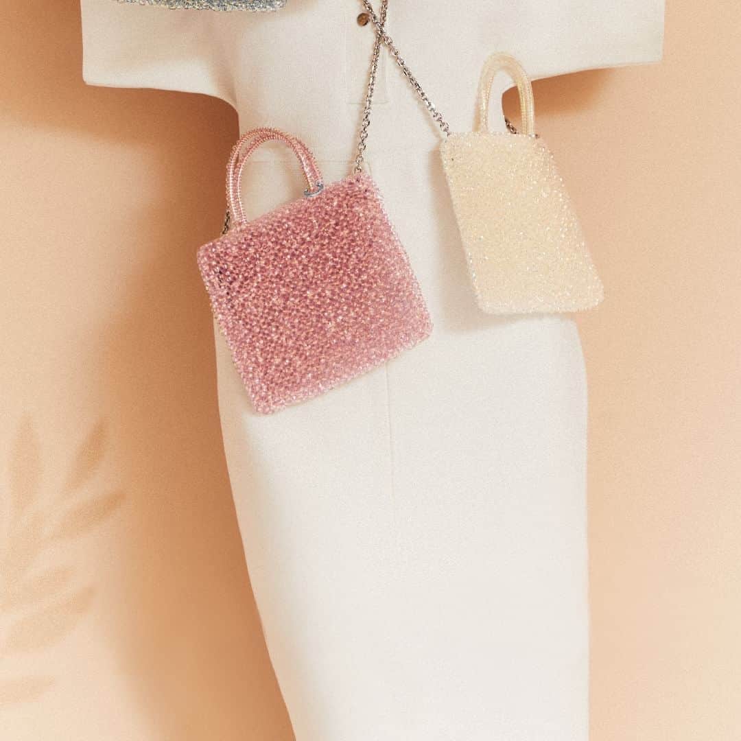 ANTEPRIMAのインスタグラム：「All You Need Is Stella.  The iridescent sparks are calling for your attention! Echoing with the dazzling twinkle stars in the sky, #ANTEPRIMA #WIREBAGs in Stella hues are so arresting that no one can take their eye off!  Shop the WIREBAG in Stella hues now.  #STELLA #SpringSummer2023 #SS23 #ANTEPRIMA #WIREBAG #SummerBag #BeachBag #PoolBag #WaterResistenceBag #Miniature #MicroBag #MiniBag #CraftBag #CrochetBag #Handcraft #KnitBag #WorkBag #ItalianDesign #Craftmanship #アンテプリマ #Tanabata #七夕 #彦星 #織姫 #牛郎 #織女」