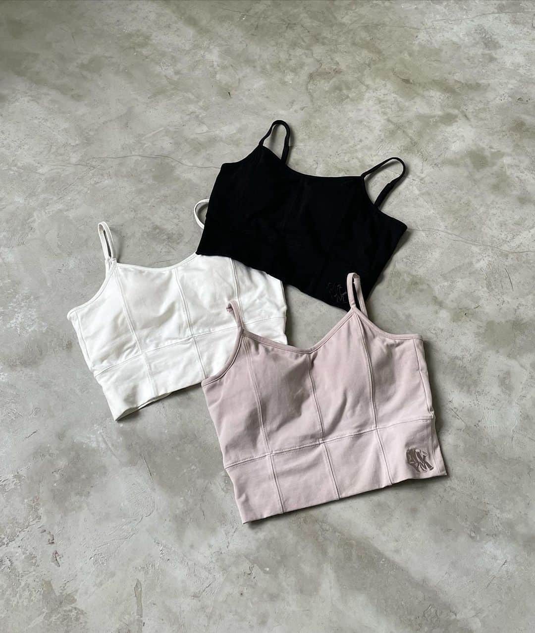 ENVYMのインスタグラム：「【𝙍𝙚𝙨𝙩𝙤𝙘𝙠】 ⁡ ⁡ ◼︎ENVYMロゴキャミ color / WHITE,BLACK,BEIGE ⁡ ⁡ 新色のベージュが仲間入りして 近日再入荷します！！ ⁡ お楽しみに📣 ⁡ --------------------------------- ⁡ ⁡ #envym #2023ss #summer」