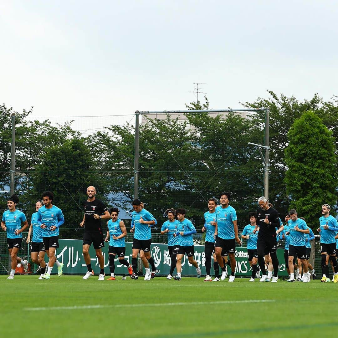 浦和レッドダイヤモンズさんのインスタグラム写真 - (浦和レッドダイヤモンズInstagram)「6.14 TRAINING | 📷  次戦 JリーグYBCルヴァンカップ グループステージ 第6節 6.18(日) vs 清水エスパルス IAIスタジアム日本平・18時キックオフ  𝑵𝑬𝑿𝑻 𝑴𝑨𝑻𝑪𝑯 J.LEAGUE YBC Levain CUP GROUP STAGE 6th Sec 6.18(Sun) vs Shimizu S-Pulse IAI Stadium Nihondaira 18:00KO  #大畑歩夢 #大久保智明 #岩尾憲 #安居海渡 #ダヴィドモーベルグ #犬飼智也 #髙橋利樹 #堀内陽太 #マリウスホイブラーテン #平野佑一 #牲川歩見 #吉田舜 #西川周作 #urawareds #浦和レッズ #WeareREDS #Jリーグ #サッカー」6月14日 20時12分 - urawaredsofficial