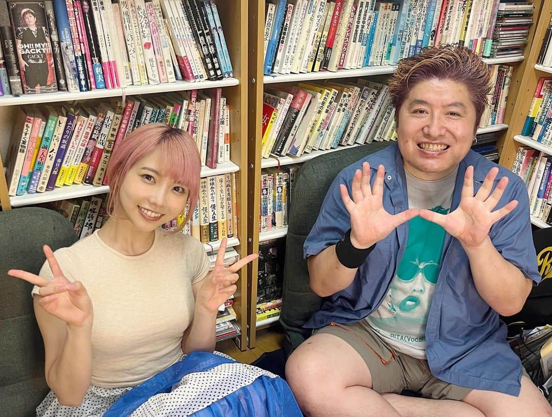 戸田真琴さんのインスタグラム写真 - (戸田真琴Instagram)「私小説 『そっちにいかないで』書店/通販/電子書籍にて好評発売中です！  池袋ジュンク堂でのサイン会や豪の部屋などで たくさんお話させて頂いてます。 （豪の部屋はYoutubeにアーカイブがフルで上がってるのでぜひ。本や私自身の話だけでなく話題の水着撮影会中止の件についても豪さんとフラットにお話しています）  配信の方もサイン本つきチケットが選べます。サイン入り本を通販できる機会がほとんど無いので、ぜひ！  この後もトークイベントが続きます！  明日6/15（木）夜19:00～ 渋谷Loft9 or配信 にて トーク＆サイン会 （MC:安田理央さん/ゲスト:吉川ばんびさん『機能不全家庭で死にかけた私が生還するまで』著者） チケット発売中です。ぜひぜひ。  6/18大阪梅田ラテラルでのトークイベントはSold Outしました🫶予約済みの方気をつけていらしてください！」6月14日 14時44分 - toda_makoto