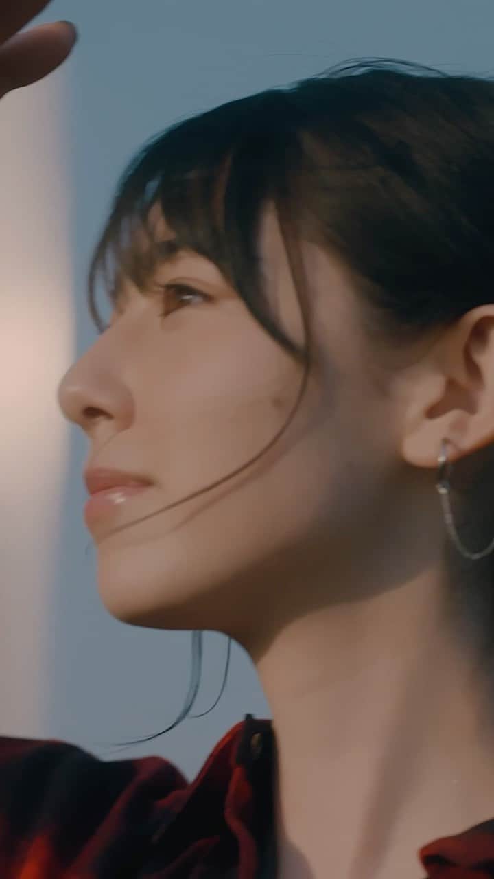 石川花のインスタグラム：「石川花 (Hanna Ishikawa) / Touch my heart -Music Video #2- 🌻今夜21時MVプレミア公開🌻  #石川花 #HannaIshikawa #Touchmyheart」