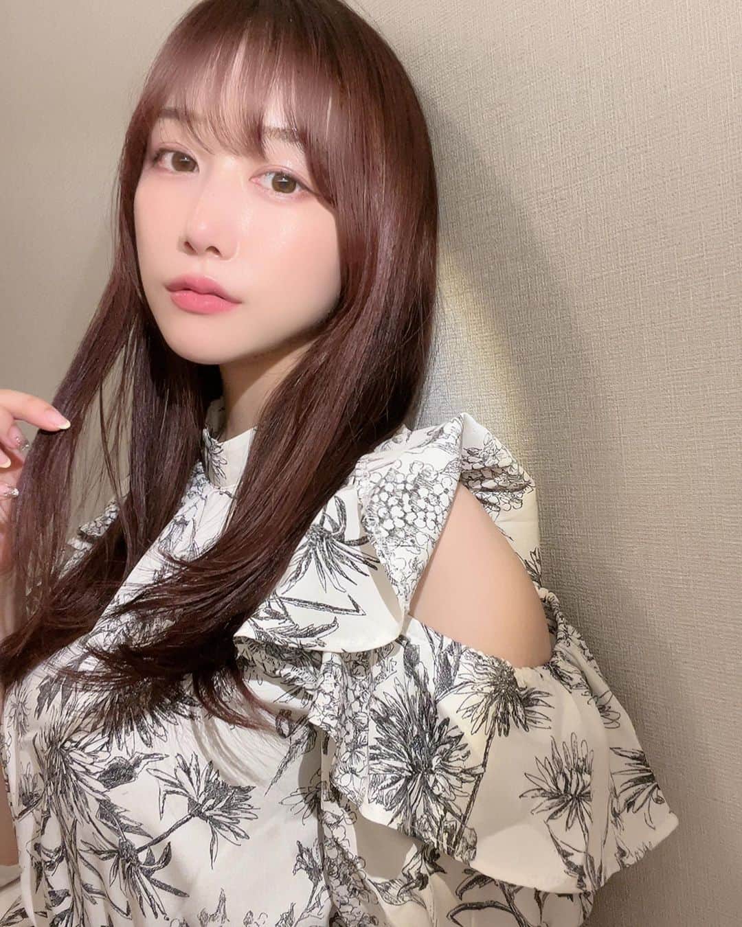 のインスタグラム：「Aclinic銀座院 @a_clinic_ginza の加藤先生 @aclinic_katho  にコリアンノーズの施術をお願いして約2週間！ ⁡ 横顔に自信がつきました〜🥲✨ ⁡ DT中は全く周りに気付かれなかった！！ 施術後2日間くらいは触ると鈍痛がするかなくらいで めっちゃ痛い！腫れる！というのは無かったです👏 ⁡ DTあまり取れない、自然と鼻先ツンとさせたい という方にコリアンノーズはオススメです💓 ⁡ #コリアンノーズ #鼻先革命 #aclinic #aclinic銀座 #aclinic横浜 #aclinic新宿 #aclinic名古屋 #aclinic大阪  #aclinic福岡 #aclinic池袋 #aclinic仙台  #aクリニック #エークリニック #美容外科 #鼻整形 #団子鼻 #アップノーズ #加藤礼子」
