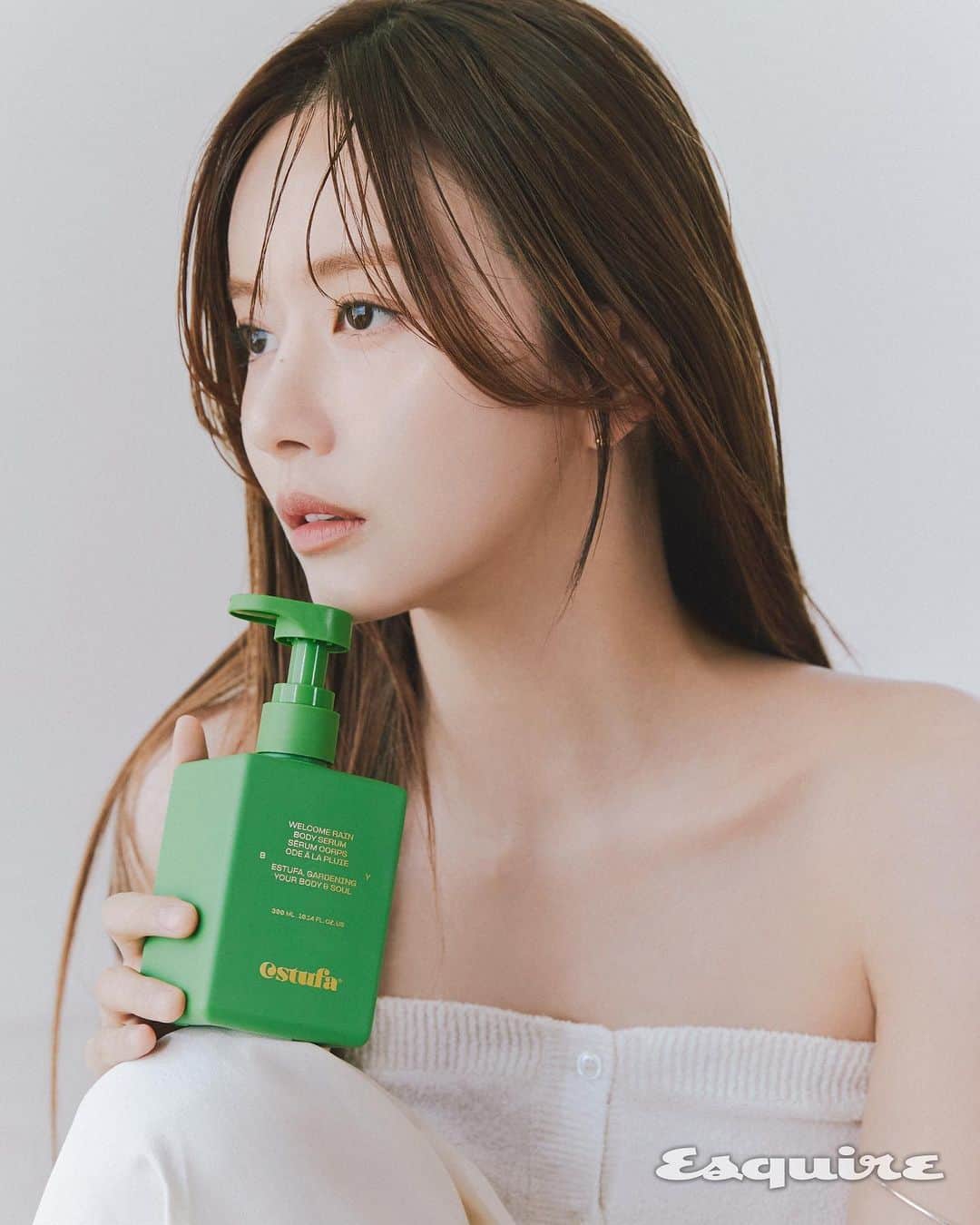 ハン・ボルムのインスタグラム：「#에스투파 #에스콰이어 🍃」