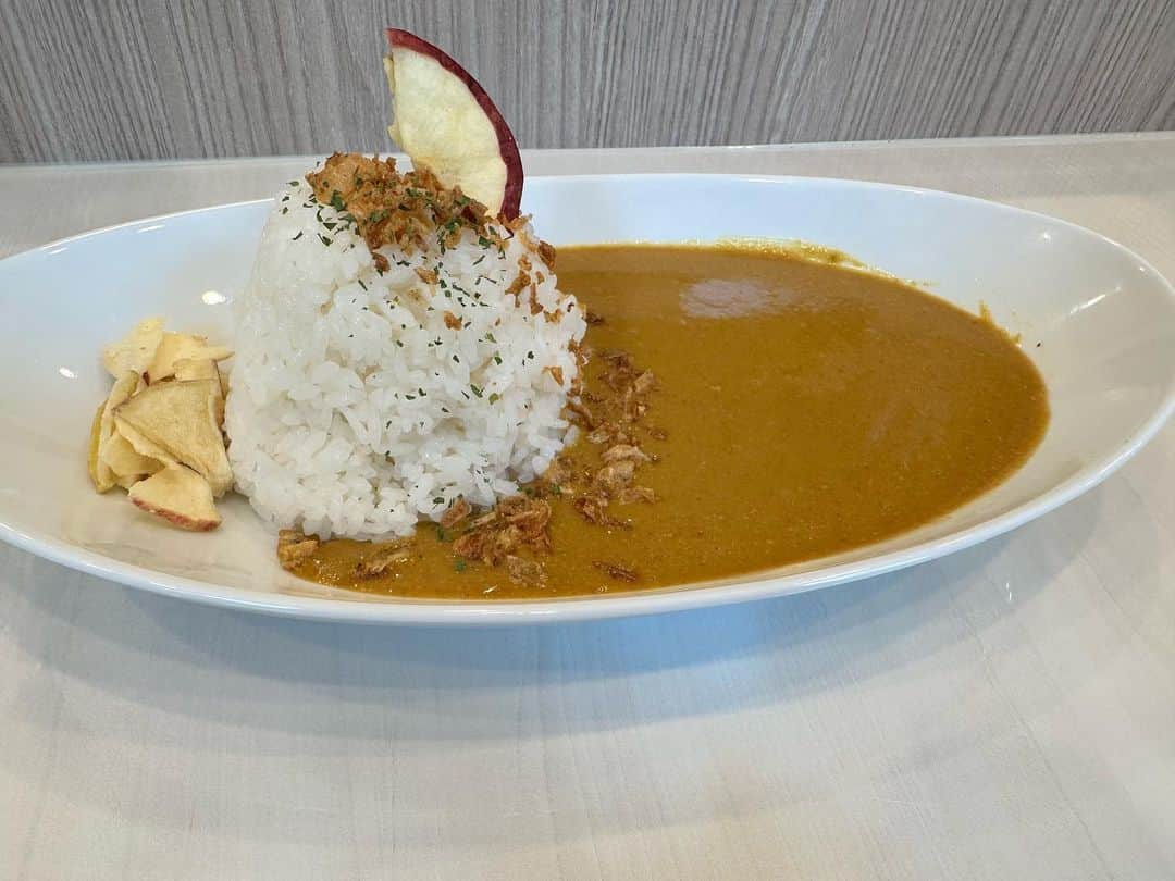 武仲麗依さんのインスタグラム写真 - (武仲麗依Instagram)「六甲道にオープンしたカレー屋さん🍛 @curryhouse_twins  青森のりんご🍎と淡路島の玉ねぎ🧅を たーーーくさん使った お子様カレーのようなカレーです🥰  六甲道駅北側線路沿いの ドトール、吉野家の向かい側です☺️  めちゃくちゃ美味しいので 皆さん是非行ってみてください😊」6月14日 15時34分 - tknkrei18