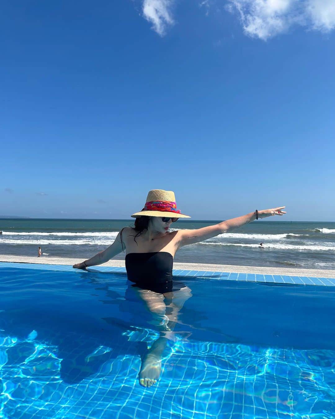ソン・ダムビのインスタグラム：「발리 DAY-1 즐기자❤️😘😆」