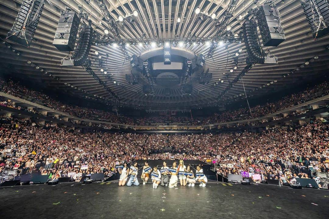 TWICEさんのインスタグラム写真 - (TWICEInstagram)「TWICE 5TH WORLD TOUR 'READY TO BE' IN #OAKLAND - DAY 2  Forever thankful for all the ONCEs who joined us for our 2nd day in Oakland 🍭 Thank you for making us Feel Special 💖  #TWICE #트와이스 #READYTOBE #TWICE_5TH_WORLD_TOUR #HappyTZUYUday」6月14日 15時41分 - twicetagram