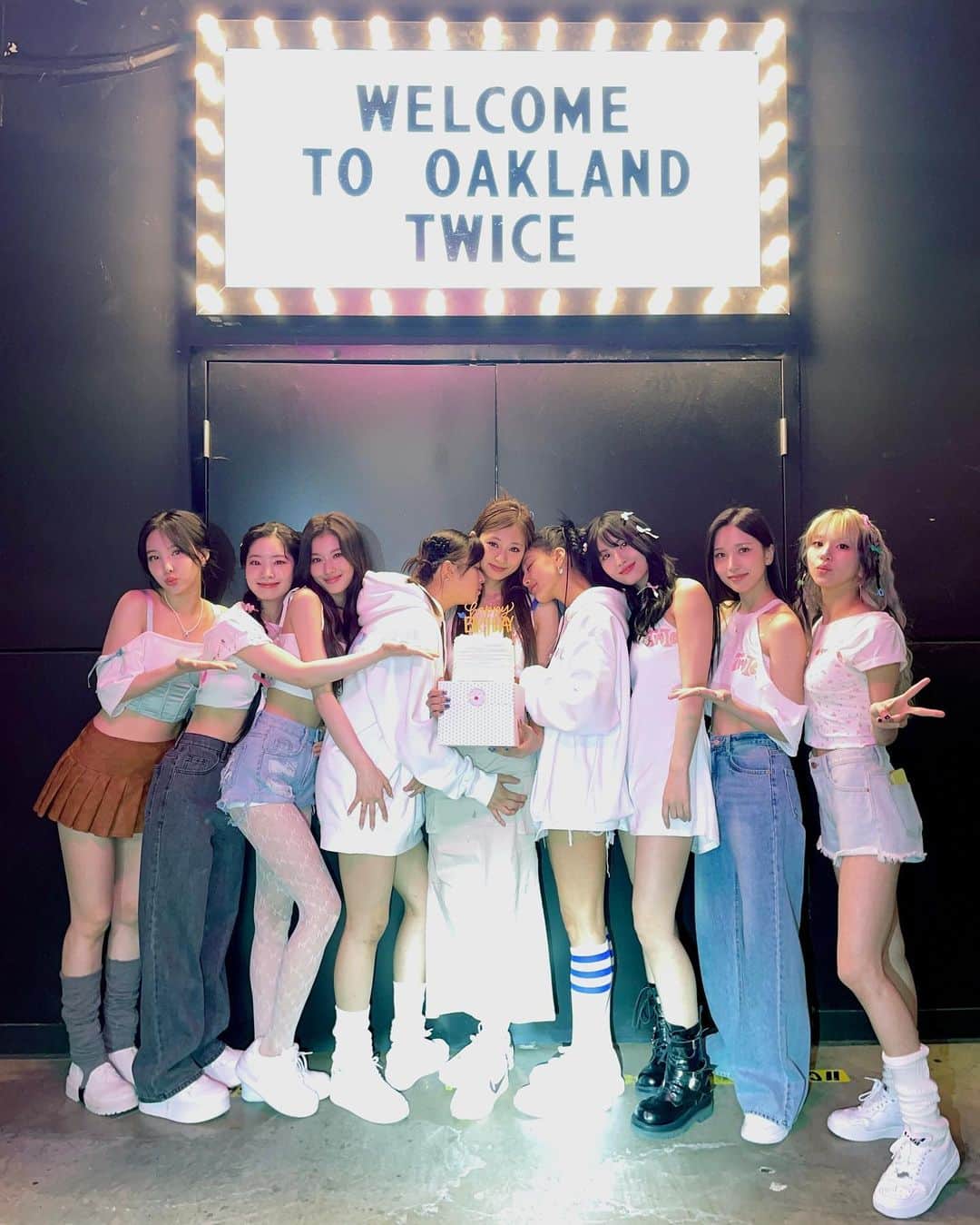 TWICEさんのインスタグラム写真 - (TWICEInstagram)「TWICE 5TH WORLD TOUR 'READY TO BE' IN #OAKLAND - DAY 2  Forever thankful for all the ONCEs who joined us for our 2nd day in Oakland 🍭 Thank you for making us Feel Special 💖  #TWICE #트와이스 #READYTOBE #TWICE_5TH_WORLD_TOUR #HappyTZUYUday」6月14日 15時41分 - twicetagram