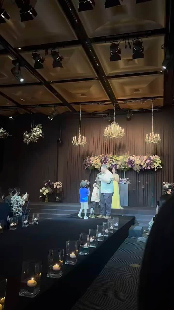 サム・ハミントンのインスタグラム：「결혼식장 가서 생일 축하합니다 하는 추가 처음 일걸! Singing Happy Birthday at a wedding. That has got to be a first」