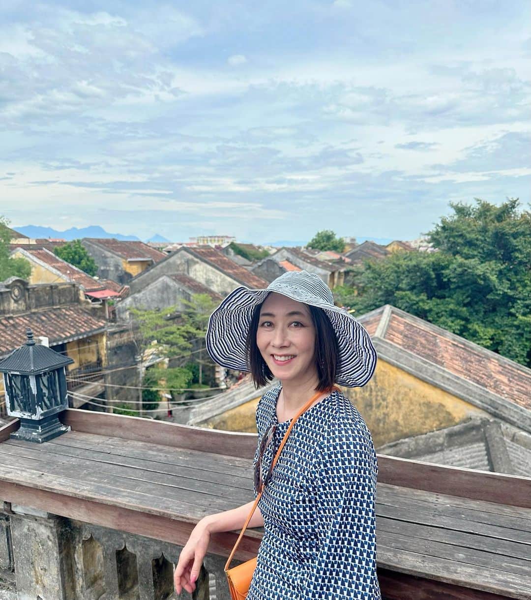 長野智子さんのインスタグラム写真 - (長野智子Instagram)「今週はベトナム・ダナンに来ています✈️  こちらはホイアンの街。雰囲気もお食事も本当に素晴らしい👏  ただスチームサウナみないな天候なので、写真はバテ気味笑  #ダナン #ベトナム #ホイアン #夏休み #旅 #faifocoffee」6月14日 15時45分 - naganotomoko