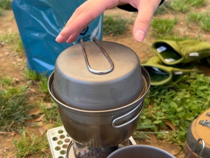 長江里加のインスタグラム：「🏕️② TOMARU & RIKACHIMARU おはようの朝〜☀︎ ラジオ17へんげで発狂してた理由のこれ🥰 ※音が出ます。」