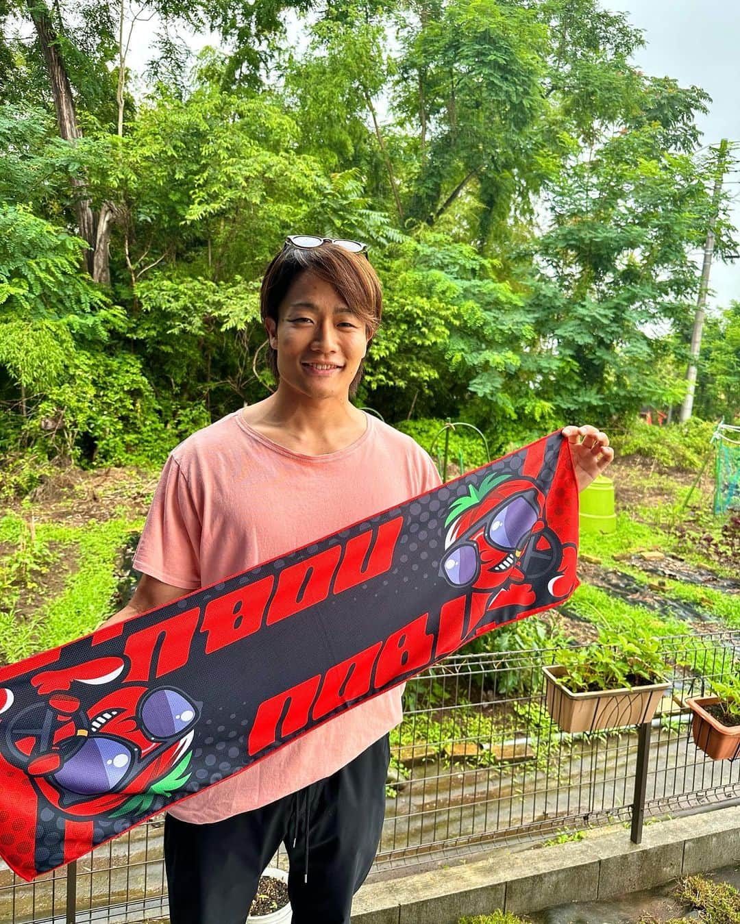 松下信治のインスタグラム：「僕の公式Nobuタオルが出来ました🍅 SFの開催サーキットのビーマックスブースで見つけてね✌️  @bmaxracingteam  @superformula_official   #designedbyme  #tomato #superformula」