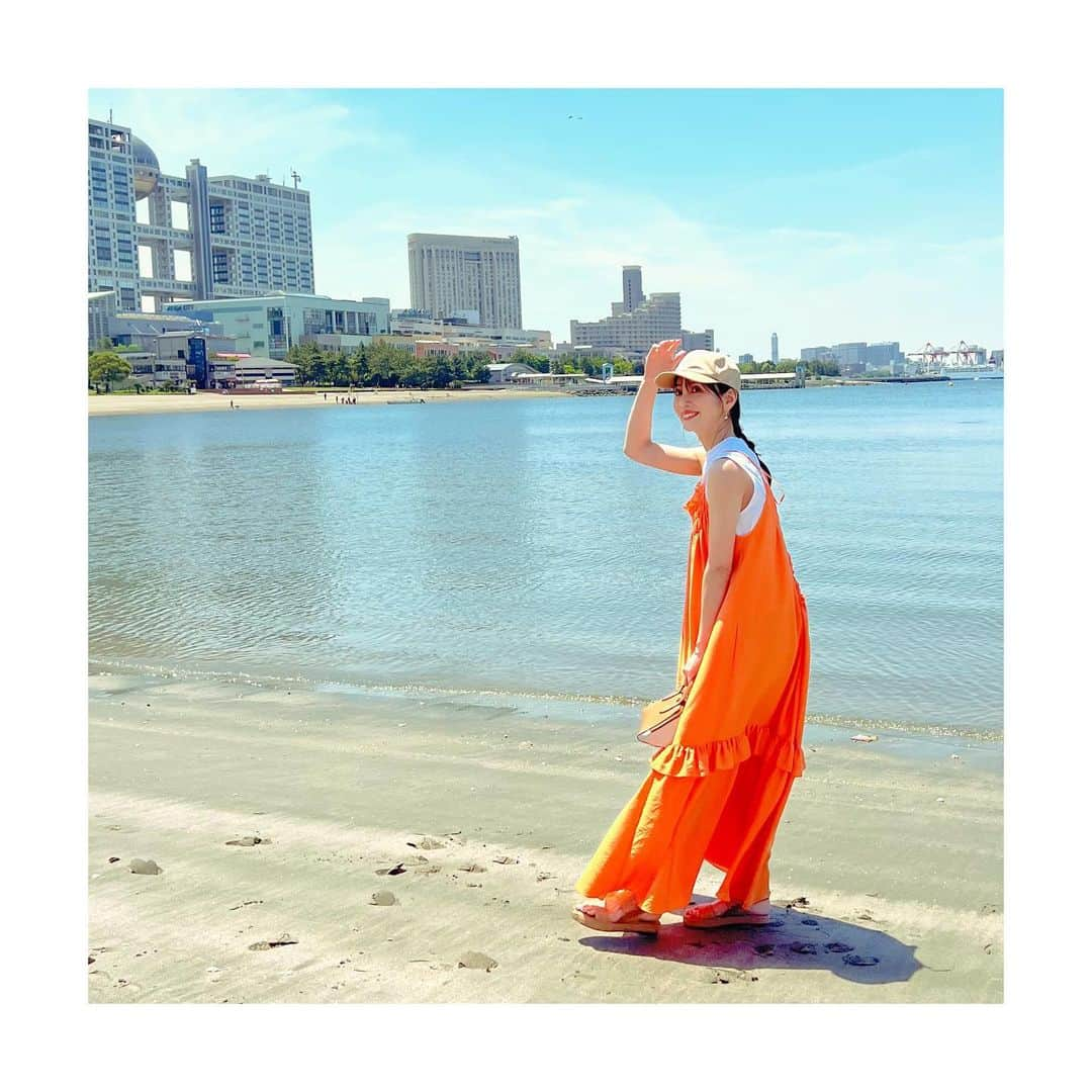 入江未悠さんのインスタグラム写真 - (入江未悠Instagram)「. 発売中の、 @otona_hyakka  大人百花 夏号🌞 . 暑い夏を乗り切る〝大人のラク可愛い〟着こなしが詰まった1冊となっています。 さまざまな企画を担当させていただいて、 楽しい撮影でした💓 . こちらの夏号のリースにまわっていて、 日傘の高機能性と必要性を再認識。今まで持っていなかったけれど 日傘デビューしました🥺 . #色服 #ワンピース #レディの夏小物 #水着と下着 #毎日ジュエリー #ヨンアさん #石川梨華さん #木下ココさん #styling #fashion #stylist #springsummer . . .」6月14日 16時22分 - miyu_irie