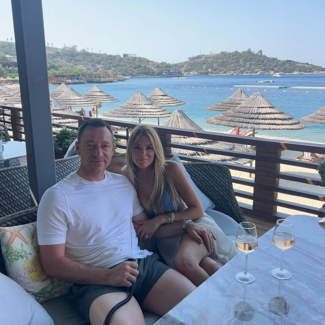 ジョン・テリーのインスタグラム：「@toniterry26 ☀️🥂」