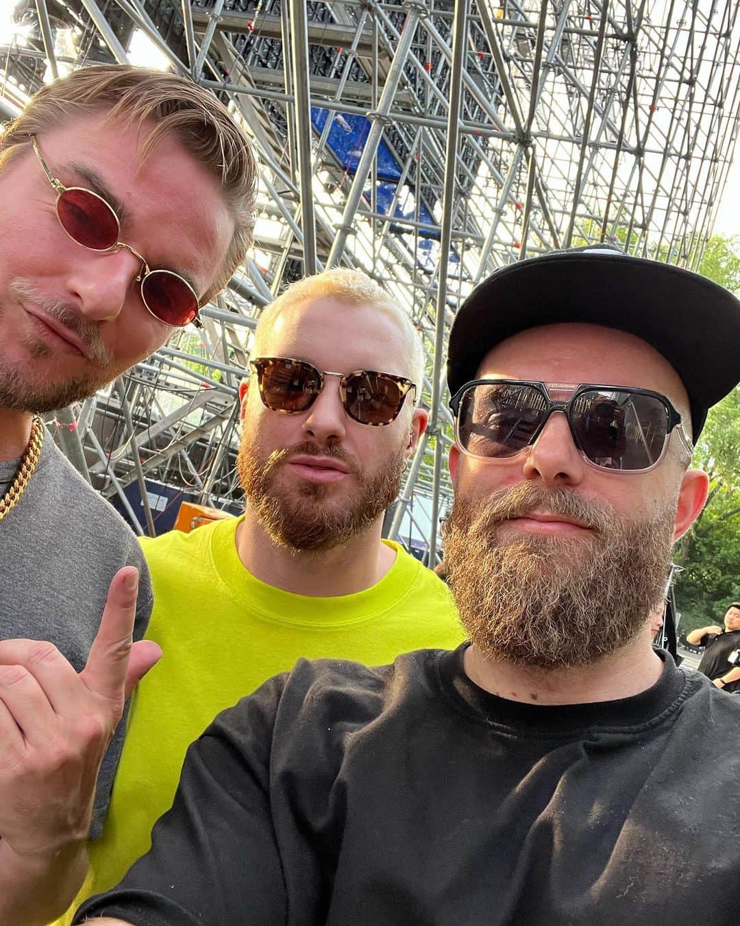 Showtekのインスタグラム：「Should we do a collab? 😎 @jameshype」