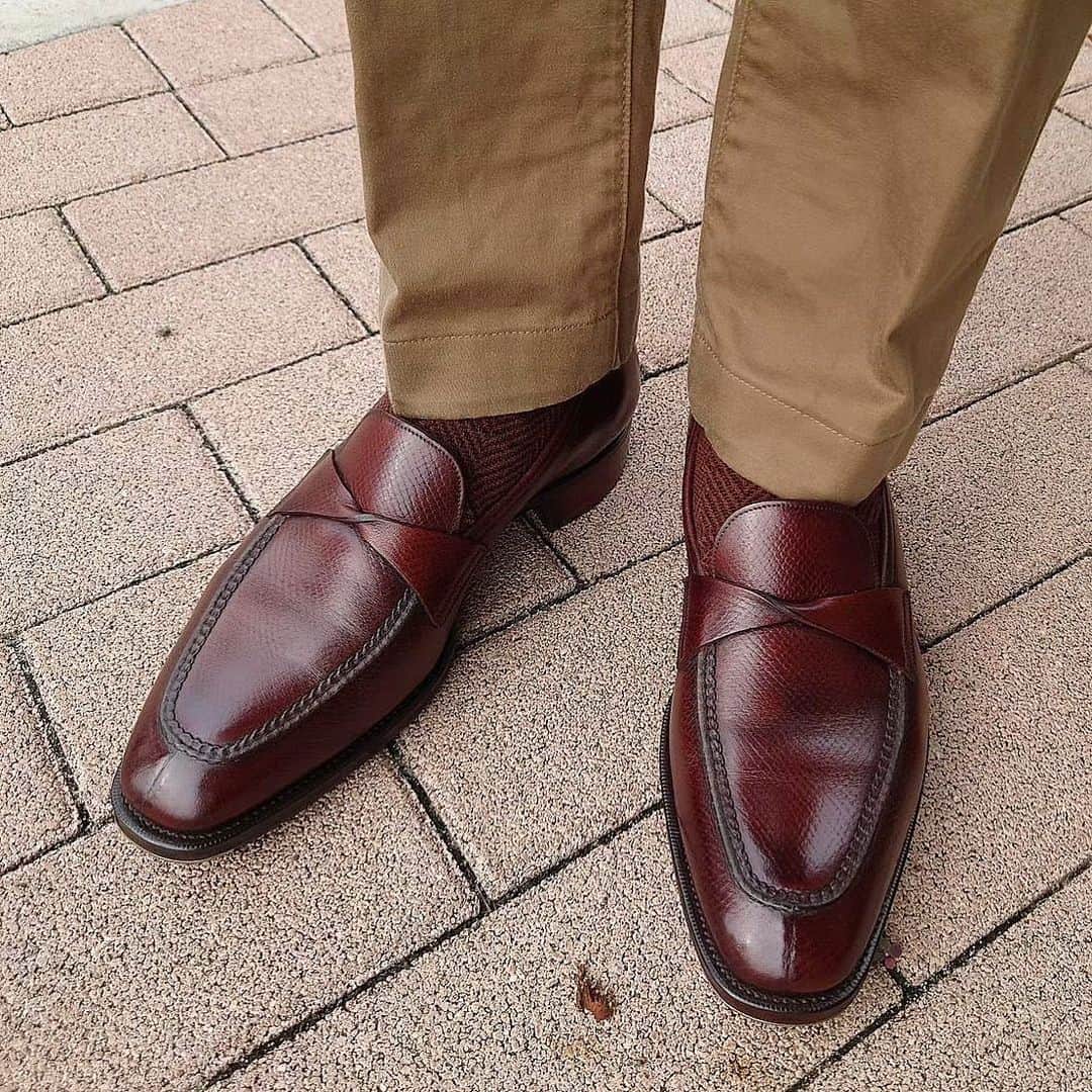 ガジアーノ&ガーリングのインスタグラム：「Todays #ggshoeoftheday is a lovely MTO Antibes 2 in Oak Hatch Grain on our soft KN14 last…  📸: @sho.1588   #gazianogirling #ggantibes2 #ggoakhatchgrain #ggkn14 #loafer #mensshoes #madeinengland」