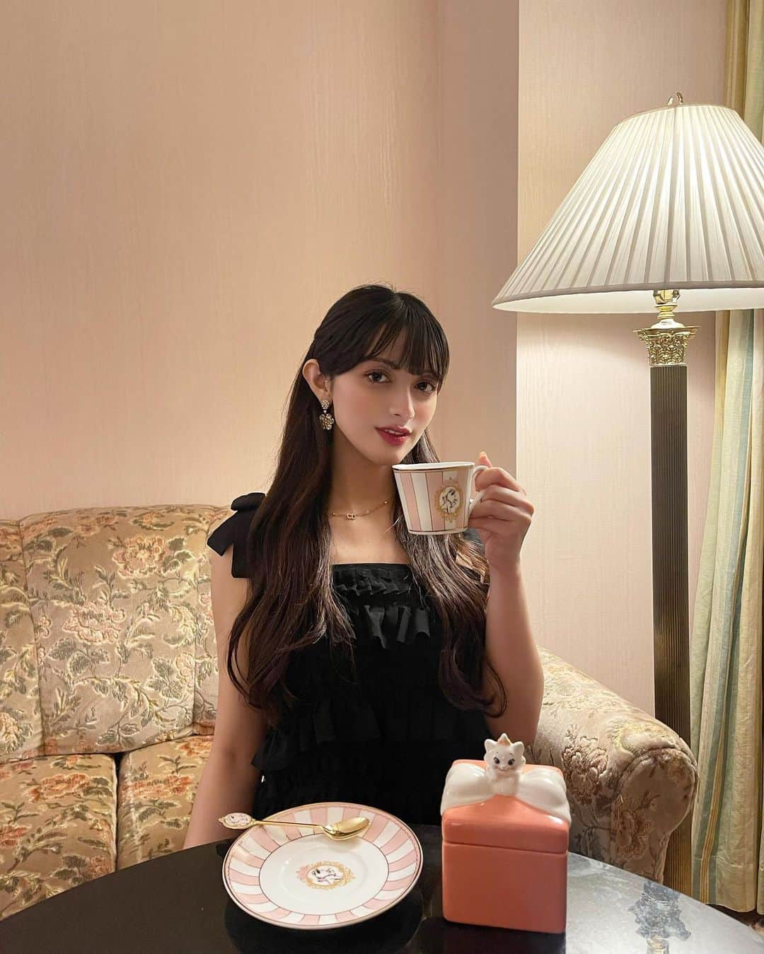 エブラヒミ椎菜さんのインスタグラム写真 - (エブラヒミ椎菜Instagram)「・ Tea time🩰🤍  マリーちゃん大好きだからこのティーカップ本当にお気に入り 言葉が出なくなるほど可愛い....♡  ©︎ Disney  #ディズニーストアLOVER #ディズニーストア #ショップディズニー #Disney #Disneystore #マリーちゃん #teatime #afternoontea #ディズニー #ディズニーグッズ」6月14日 16時35分 - sheena.621