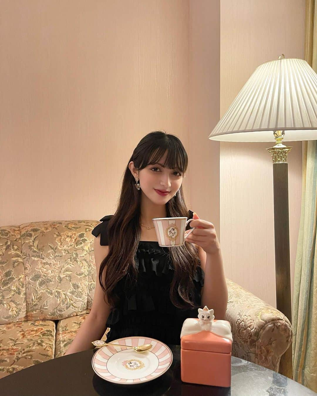 エブラヒミ椎菜さんのインスタグラム写真 - (エブラヒミ椎菜Instagram)「・ Tea time🩰🤍  マリーちゃん大好きだからこのティーカップ本当にお気に入り 言葉が出なくなるほど可愛い....♡  ©︎ Disney  #ディズニーストアLOVER #ディズニーストア #ショップディズニー #Disney #Disneystore #マリーちゃん #teatime #afternoontea #ディズニー #ディズニーグッズ」6月14日 16時35分 - sheena.621