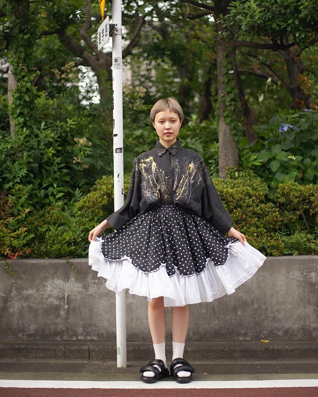 PUNK CAKEのインスタグラム：「❤️ NEW ARRIVAL ❤️ ☑︎ 80's painting big dolman shirt ☑︎ Dot lace volume flare skirt   Now on sale ➡︎ ONLINE STORE   model / @momooka_koyoi」