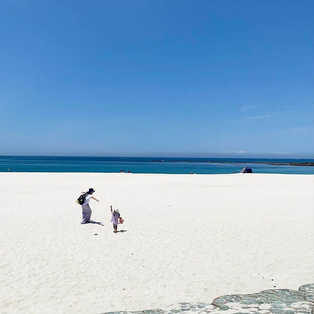 和みわかやまさんのインスタグラム写真 - (和みわかやまInstagram)「. 本州で一番早く海開きする、白良浜海水浴場🌊日本とは思えない、白砂のビーチで楽しめます👙  📷：@yori.yori.0119 📍：白浜・串本エリア 白浜町  和歌山の写真に #nagomi_wakayama のハッシュタグをつけて投稿いただくと、その中から素敵な写真をリポストします😉 . . . #和歌山 #和歌山観光 #和歌山旅行 #わかやま #和みわかやま #wakayama #wakayamajapan #wakayamatrip #wakayamatravel #nagomi_wakayama #wakayamagram #白浜町 #南紀白浜 #白良浜 #ホワイトビーチ #リゾート #shirahama #beach #whitebeach #holiday #旅行 #国内旅行 #旅行好きな人と繋がりたい #観光 #travel #trip #travelgram #japan #travelphotography」6月14日 17時00分 - nagomi_wakayama_tourism