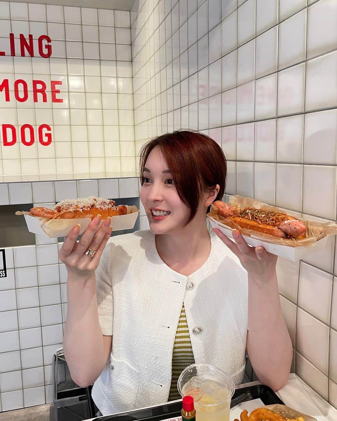 みそさんのインスタグラム写真 - (みそInstagram)「気になっとったホットドッグ屋さん🌭  オシャレやし味が想像の5倍にとにかく美味しかった😙 しかもポテトも全力マシッソすぎ かわいいワンちゃんにも会えたよ🐶🍪  ネイルは夏やけんレモネードっぽく🍋💛」6月14日 17時10分 - j__ms_99