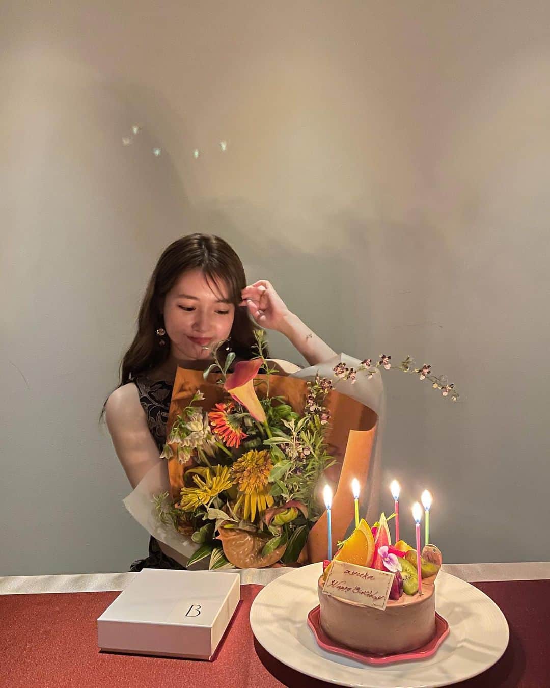 大野愛友佳さんのインスタグラム写真 - (大野愛友佳Instagram)「本日、29歳になりました✨  いつも関わって下さる皆さん そして大切な友人、家族。 歳を重ねるにつれ、日々の愛情に気付く機会が増え 感謝でいっぱいです😌✨  今年1年も変わらず 成長と感謝を胸に、楽しく進んでいきます🔅」6月14日 17時03分 - ohnoayuka