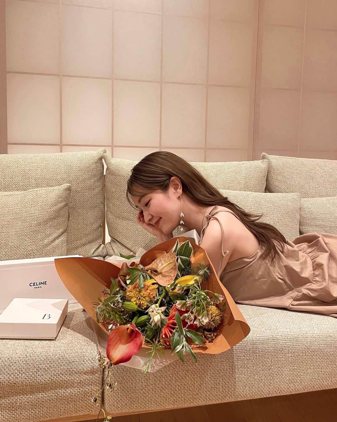大野愛友佳さんのインスタグラム写真 - (大野愛友佳Instagram)「本日、29歳になりました✨  いつも関わって下さる皆さん そして大切な友人、家族。 歳を重ねるにつれ、日々の愛情に気付く機会が増え 感謝でいっぱいです😌✨  今年1年も変わらず 成長と感謝を胸に、楽しく進んでいきます🔅」6月14日 17時03分 - ohnoayuka