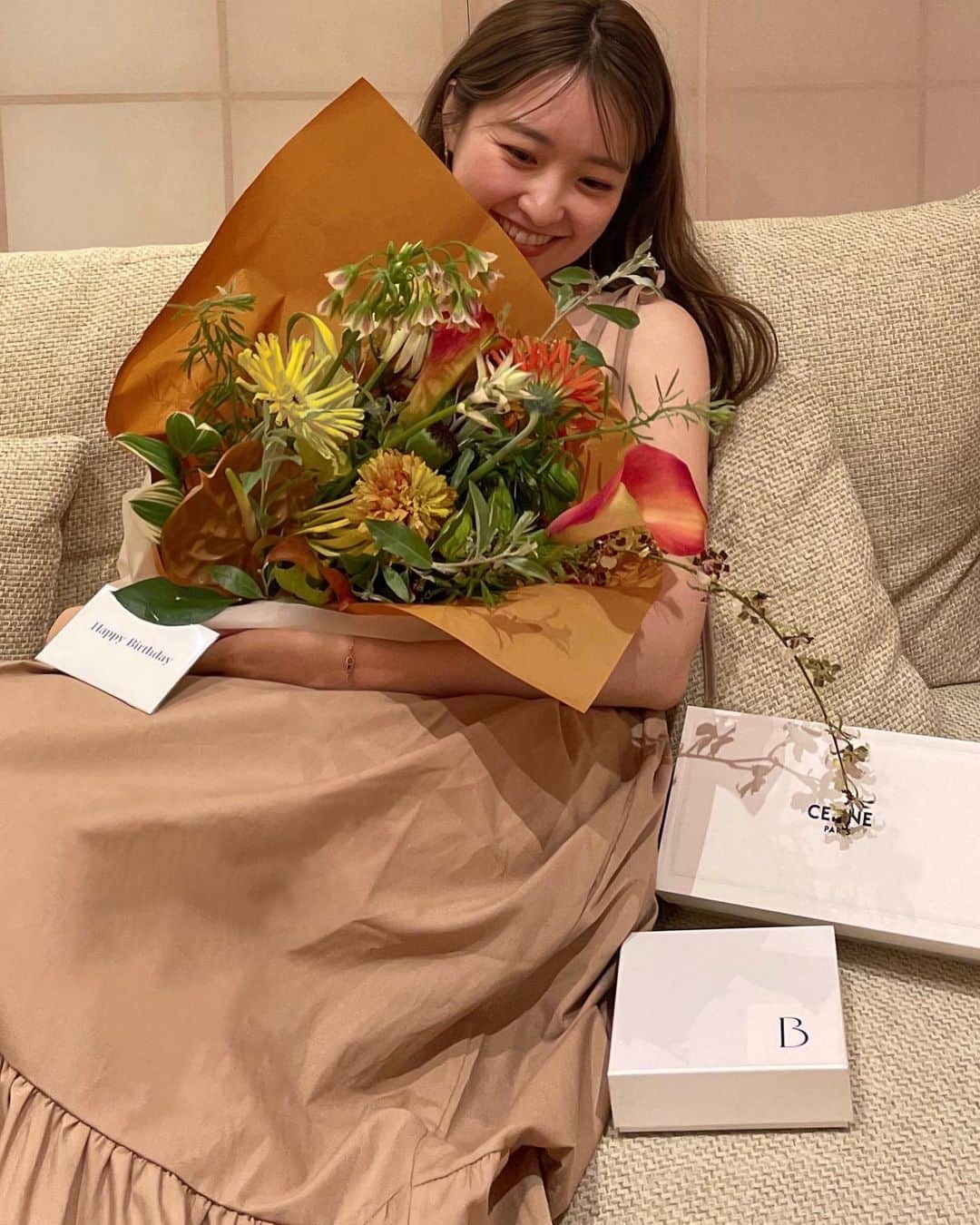 大野愛友佳さんのインスタグラム写真 - (大野愛友佳Instagram)「本日、29歳になりました✨  いつも関わって下さる皆さん そして大切な友人、家族。 歳を重ねるにつれ、日々の愛情に気付く機会が増え 感謝でいっぱいです😌✨  今年1年も変わらず 成長と感謝を胸に、楽しく進んでいきます🔅」6月14日 17時03分 - ohnoayuka
