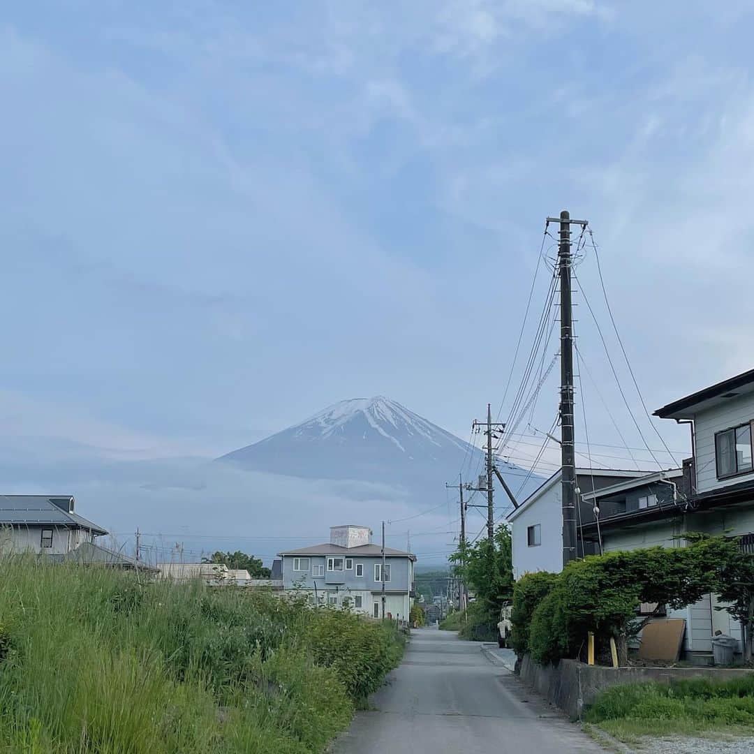 のインスタグラム：「μちゃんでほうとう食べに行った時の山梨の景色が最高だった〜この夏もどんどんドライブしていきたい🛣️♡」