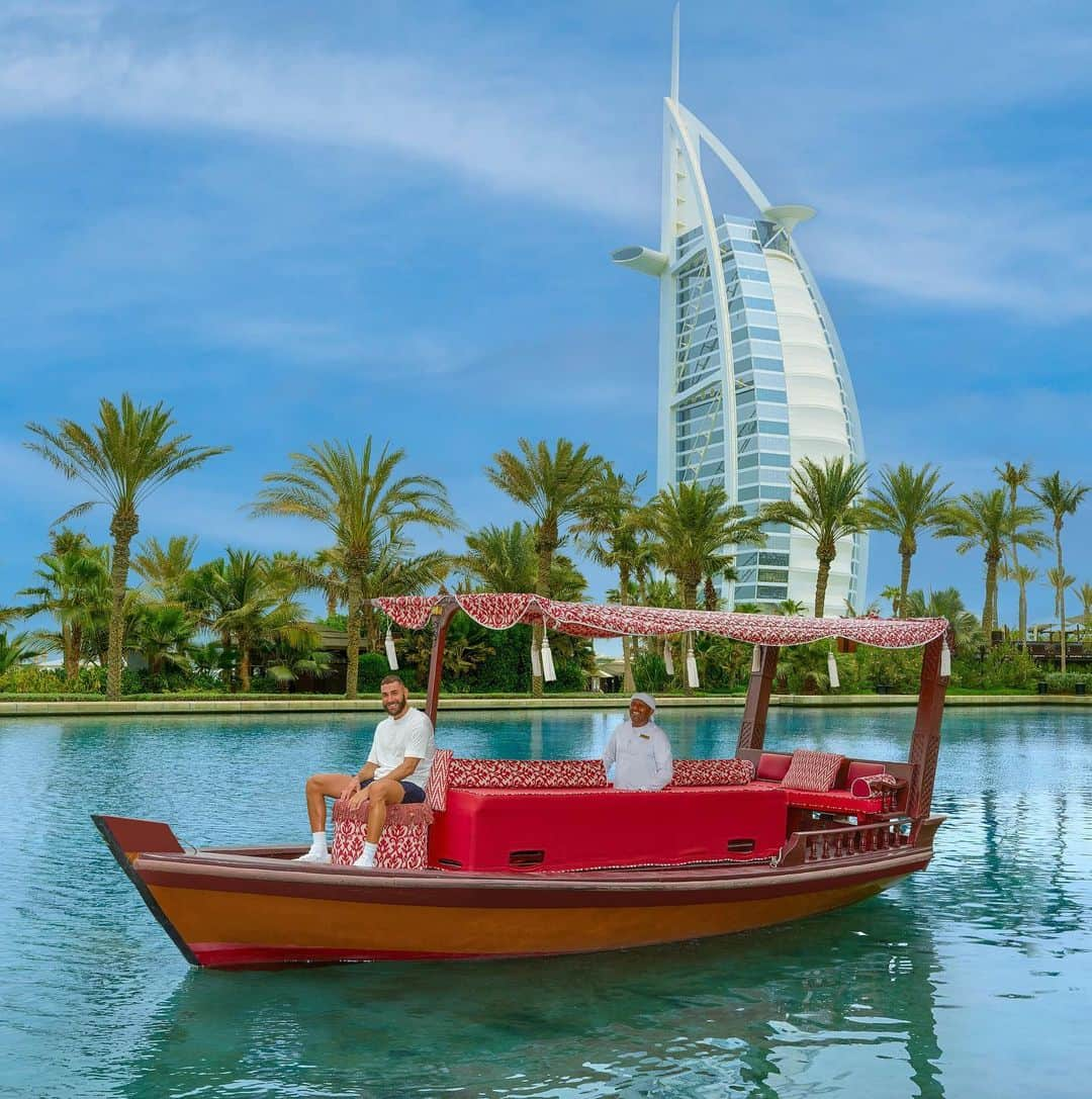 カリム・ベンゼマさんのインスタグラム写真 - (カリム・ベンゼマInstagram)「I love going on holiday in Dubai. Now it’s your turn. Comment and tag 4 family members or friends you would like to take on holiday to Dubai this summer and you can win a trip. Runner up prizes: Dubai goodie bags. #Dubai #holiday #competition @visit.dubai #ad   #collaborationcommercial   By participating, you acknowledge the T&Cs (link in the bio).」6月14日 17時20分 - karimbenzema