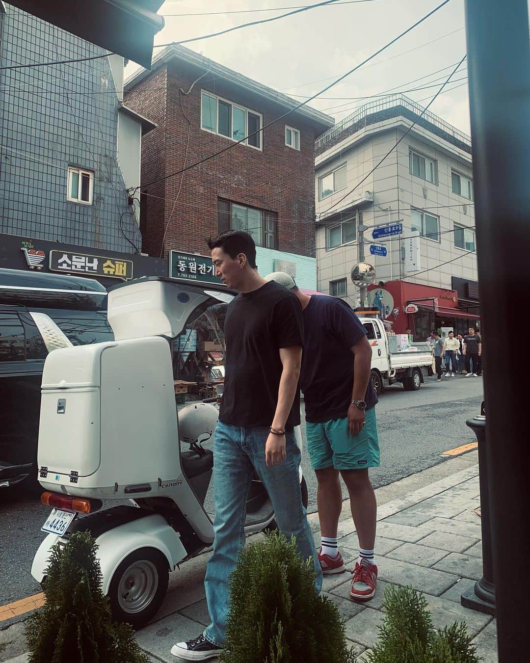 ト・サンウのインスタグラム：「파도라떼 ☕️🛺」