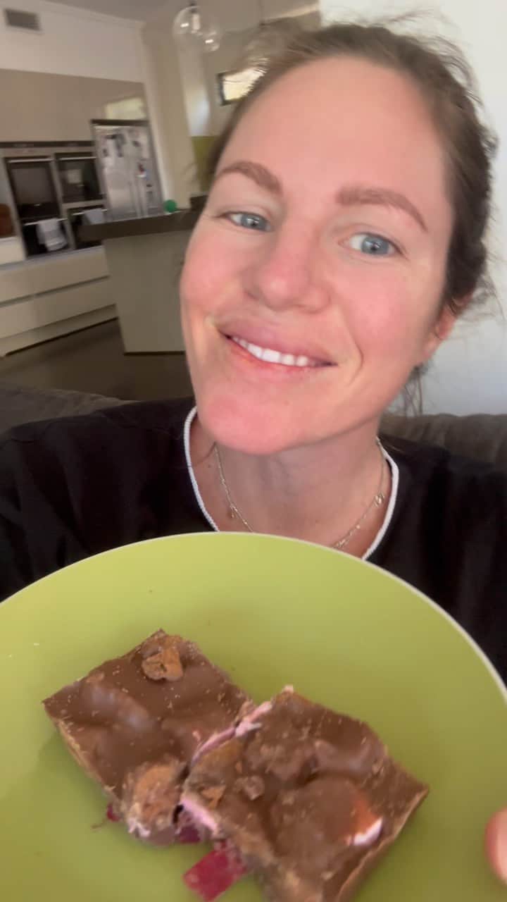 エミリー・シーボームのインスタグラム：「Wednesday ✔️」