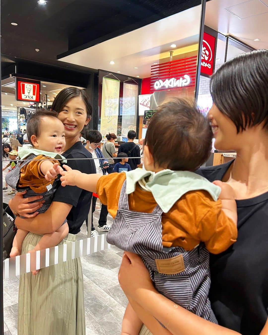 橋本涼加のインスタグラム：「甥っ子なお太郎すくすく成長中。 #トイザらスのきりんさん怖い #聴覚を奪う泣き声90デシベル #何考えてるか分からないところがかわいい」