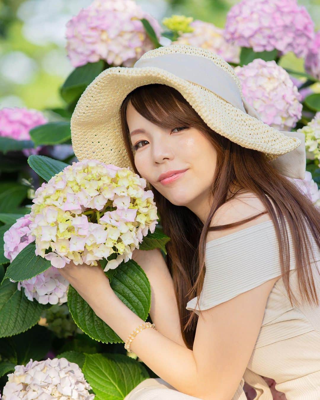 Mikaさんのインスタグラム写真 - (MikaInstagram)「hydrangea smile✨  パステルの紫陽花がめちゃくちゃ可愛かった♡  福岡での撮影大変お世話になりました。 海も街も食べ物も自然もたくさん楽しめました(o^^o)  次回秋桜の時期にまたお世話になります💕  ・ ・ ・ photo by @mu_mu_pooh_eos 📸 model @mikarin_portrait  ・ ・ ・ ・ follow me💋  #美花展 #紫陽花ポートレート #福岡の紫陽花 #紫陽花大好き #紫陽花の季節  #パステルカラー好き  #福岡モデル  #誰かの記憶に残る写真 #カメラ好きな人と繋がりたい #ファインダー越しの私の世界 #ポトレファン倶楽部 #被写体モデル #その瞬間は永遠の思い出 #みんなのフォト #ポトレ女子 #撮影依頼募集中 #jp_portrait部 #japanesegirl #asianbeauty #love_camera_club #jp_portrait #jp_portrait_collection #global_ladies #photo_shorttrip #_lovely_weekend #portraitfestival #portraitinlove #portrait_mood #hydrangeaseason  #instagramjapan」6月14日 17時25分 - mika_portrait