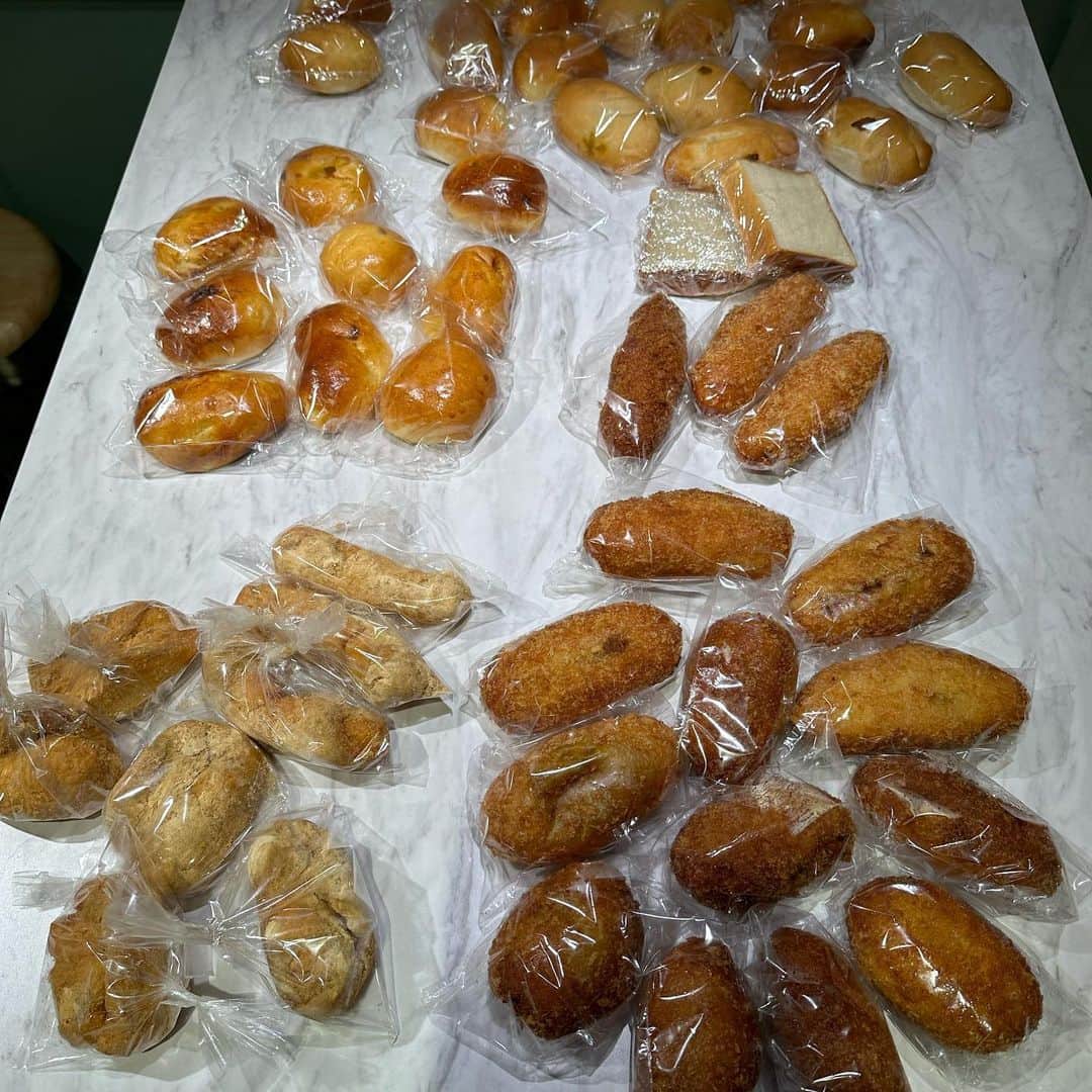 マギー審司さんのインスタグラム写真 - (マギー審司Instagram)「今日は渋谷のキッチンスタジオに集まってみんなでパン作りをしました🍞  初めての揚げパン‼️  かなり美味しかったです😁😁😁  しばらく揚げパンにハマりそうです😋」6月14日 17時37分 - maggy_shinji33