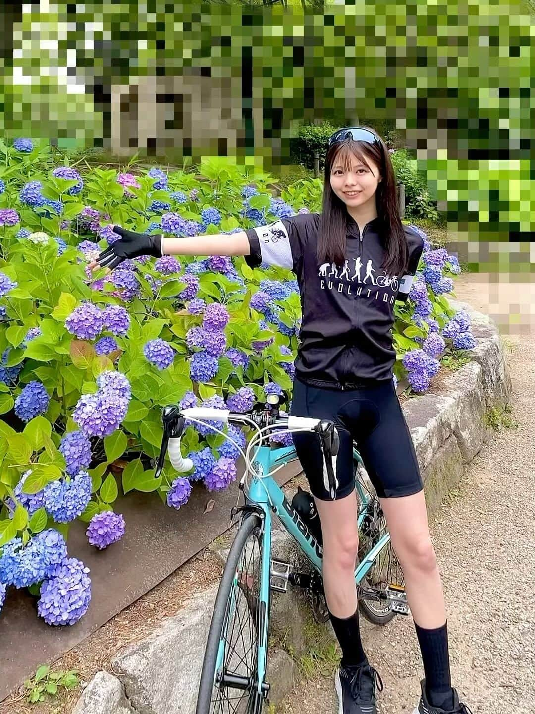 荒野姫楓のインスタグラム：「通りすがりの方が写真撮ってくださったのだけど スマホの操作に慣れていなかったのか 長押しで動画になってたやつ😂（かわいい）  しかも5回くらいシャッター押してくれてたはずなのに この1枚しかフォルダに入ってなかった😂（これは本当に謎）  何はともあれぼっちライドの民なので 写真を撮ってくださることはとてもありがたいです！  撮ってくださった方のインスタまで届きますように🤭  . #梅雨入り#梅雨#紫陽花#紫陽花ポートレート#紫陽花の季節#あじさい#名古屋 #名古屋アイドル #aichi #nagoya #ロードバイク #ロードバイク女子 #ロードバイク初心者 #ロードバイクのある風景 #ゆるポタ #ポタリング #cycling #bianchi #ビアンキ #ビアンキ女子 #roadbike #roadbikegirl #cyclingstyle #cyclingwoman #asiangirlcyclists #asiangirls #Japan #公路車 #자전거 #로드자전거」