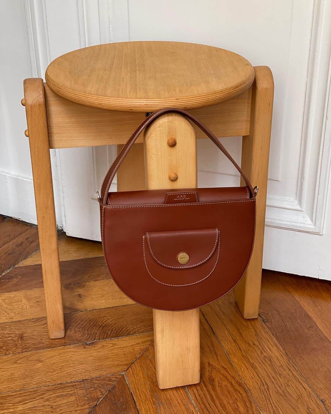アーペーセーのインスタグラム：「The Pocket small bag.   Discover the full A.P.C. Pocket range in stores and at apc.fr   #APCParis」