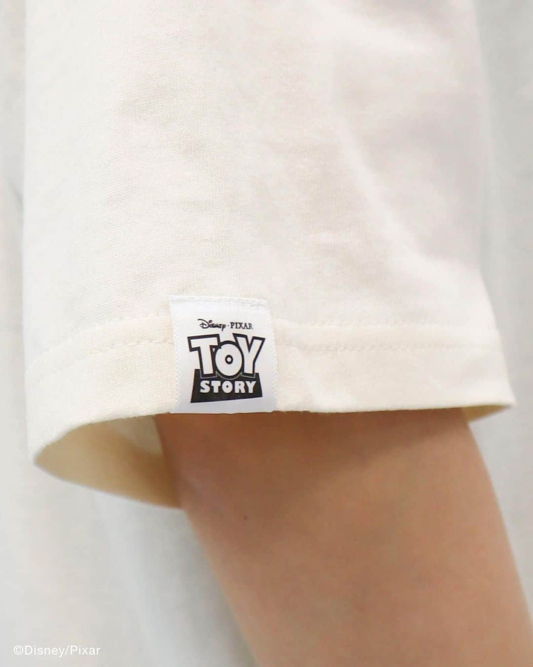 Green Parks(グリーンパークス) さんのインスタグラム写真 - (Green Parks(グリーンパークス) Instagram)「🎁PRESENTキャンペーン🎉 【Toy Story】T-shirt Collection  ＼Green Parks全店＆オンラインストアSTRIPE CLUBで好評発売中／ 『トイ・ストーリー』作品を盛りあげる 個性豊かな人気キャラクターを デザインに落とし込んだアイテムを抽選でプレゼント！ ==== ==== ==== ==== ==== ==== ==== ==== ①GreenParks公式アカウント @green_parks をフォロー ②この投稿にいいね ③ほしいアイテムの番号をコメント欄にコメントしてくれた方の中から、 抽選で各1名様に画像のアイテムをプレゼント！ ==== ==== ==== ==== ==== ==== ==== ==== 🎁プレゼント対象アイテムは画像をスワイプしてCHECK▶︎▶︎  ■応募期間： 6/14(水)-6/20(火)  ⚠️なりすましのスパムアカウントにご注意ください! ○公式アカウント：@green_parks 【上記のアカウントのみが公式のアカウントとなります】 こちら以外は全てなりすましのスパムアカウントです。 @green_parks 以外のアカウントからお客様に対して フォローリクエストやDMを送る事は一切ございません。  ⚠️当選の発表は、6/21(水)以降に当選者様へ @green_parks より DMでの連絡を以てかえさせて頂きます  ※未成年の方は保護者の同意を得てからご応募ください。 　13歳未満の方はご応募いただけません。 ※ウォルト・ディズニー・ジャパン株式会社及びその関連会社の社員、 　またそのご家族による応募はできません。  #Greenparks #グリーンパークス #ウッディ #ジェシー #ボーピープ #バズ #バズライトイヤー #disney #ディズニー #pixar #ピクサー #トイストーリー #トイストーリーグッズ #ディズニー好きな人と繋がりたい #Disneyグッズ #ディズニーグッズ #プリントt #tシャツ #プレゼント #プレゼント企画 #プレゼントキャンペーン」6月14日 17時50分 - green_parks