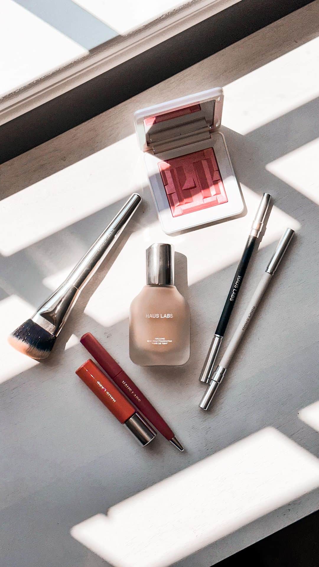 ビクトリアのインスタグラム：「{ad} 10 billion views in counting, so I had to try it. @hauslabs Triclone SkinTech foundation (# 120) is as fabulous as they say in 51 shades and with patent-pending skin loving ingredients. And it’s now stocked on Sephora.co.uk and at Sephora Westfield White City #hauslabsxsephorauk」