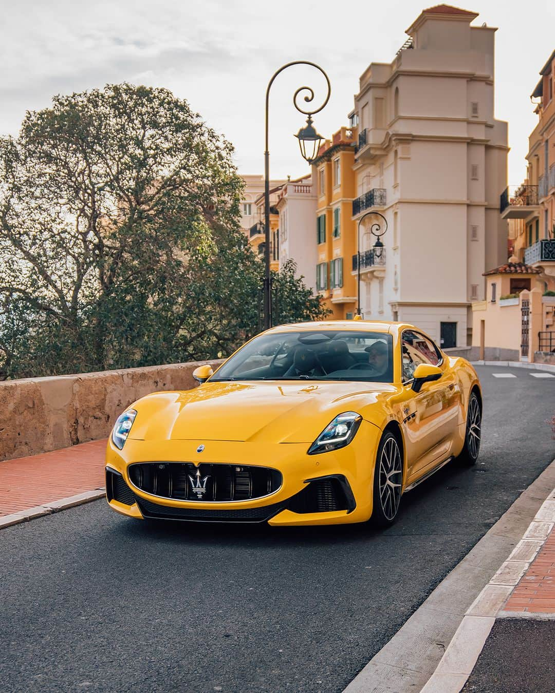 Maserati Japan | マセラティ ジャパンさんのインスタグラム写真 - (Maserati Japan | マセラティ ジャパンInstagram)「グラントゥーリズモの世界に浸る。心も体もエモーションな世界へ。好奇心で創られたロードマップがあなたを未知の感覚へ導きます。単なる車を超えた存在。  ��詳しくはこちら� https://www.maserati.com/jp/ja/models/granturismo��  #Maserati #マセラティ #MaseratiJapan #マセラティジャパン #GranTurismo #グラントゥーリズモ」6月14日 18時00分 - maseratijp