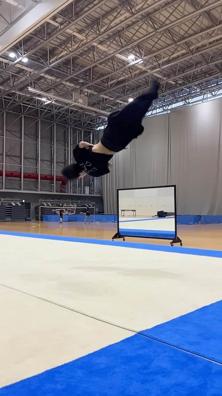 佐藤綾人のインスタグラム：「結構ギリギリだった、、🥲 #satotriplets #triplets #acrobat #acrobatics #rhythmicgymnastics #japan #佐藤三兄弟 #三つ子 #アクロバット #男子新体操」