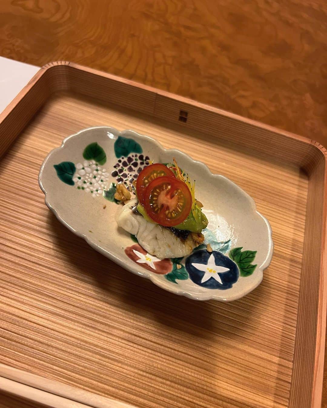 川島幸美さんのインスタグラム写真 - (川島幸美Instagram)「花街だった宮川町。 京都らしい雰囲気ある佇まいのご飯屋さん。 京都の旬な食材と日本の風情を感じるひとときでした✨ ひとつひとつの素材をしっかり際立たせた繊細なお料理❤︎  和食器もとても可愛く ビジュアルも楽しませてくれました🙏  お料理もアートも、作り手さんのこだわりが 詰まったものには感動がありますね🥺 ご馳走様でした🙏  これからの構想や企画のお話が弾んで、 最終新幹線を逃しちゃった💦」6月14日 18時12分 - yukimikawashima