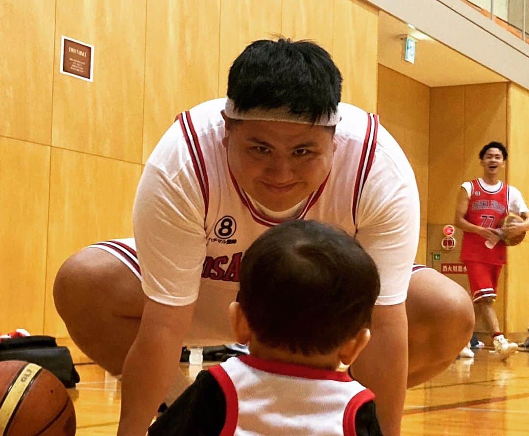 石井誠一のインスタグラム：「久しぶりに芸人バスケに参加できて、せっかく子供も連れて行ったのに、静内された🥲」