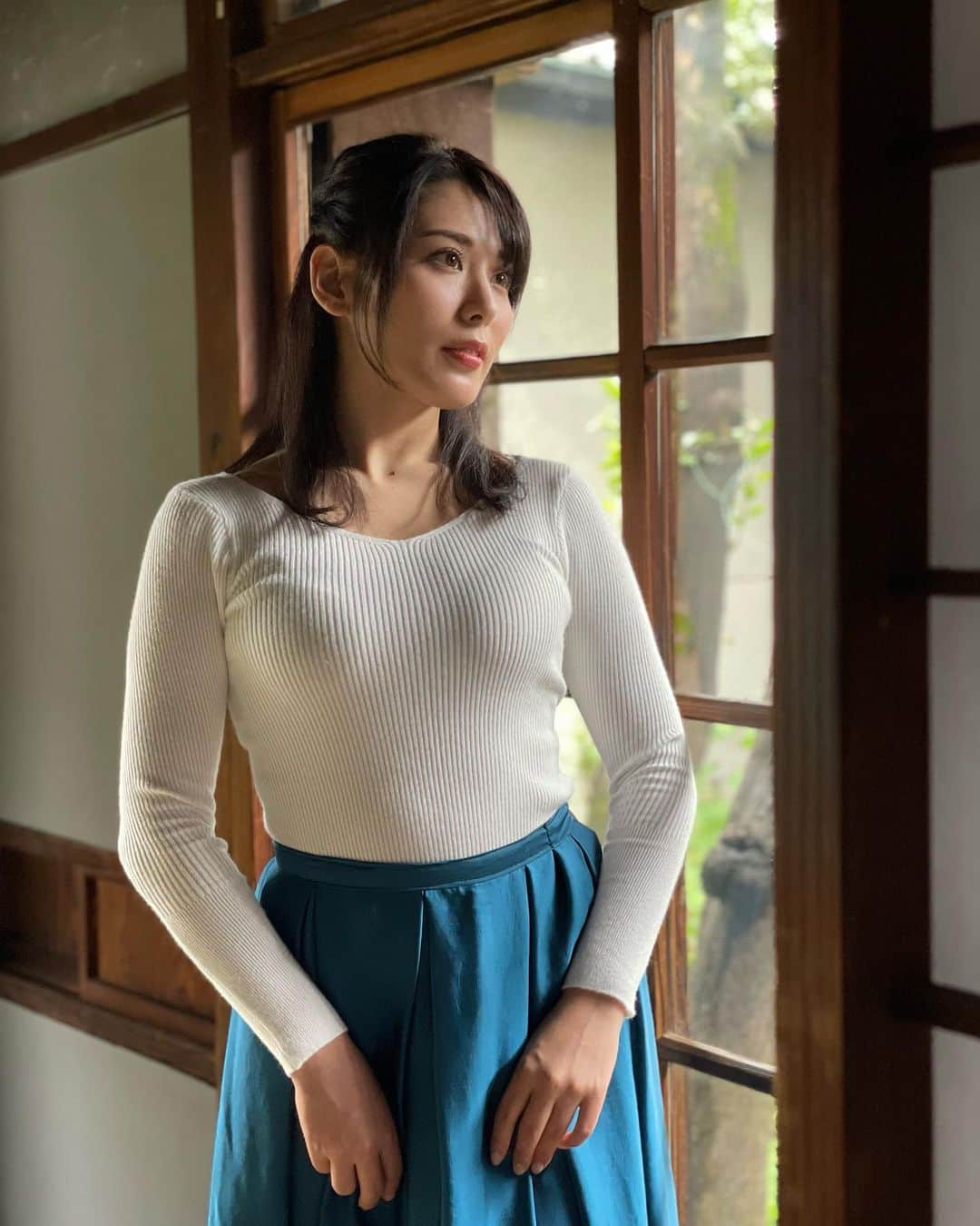 金子智美さんのインスタグラム写真 (金子智美Instagram)「⁡ 12日発売の『週刊大衆』に撮り下ろしグラビアを掲載して頂いております