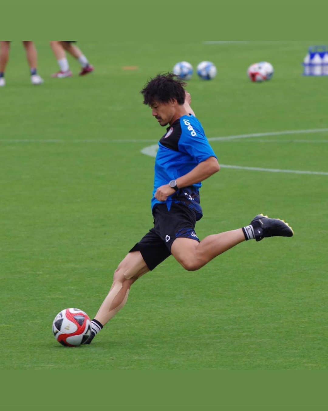 松井大輔のインスタグラム：「training あるのみ。 #training #game #yscc #yokohama #soccer #style #enjoy #futsal」