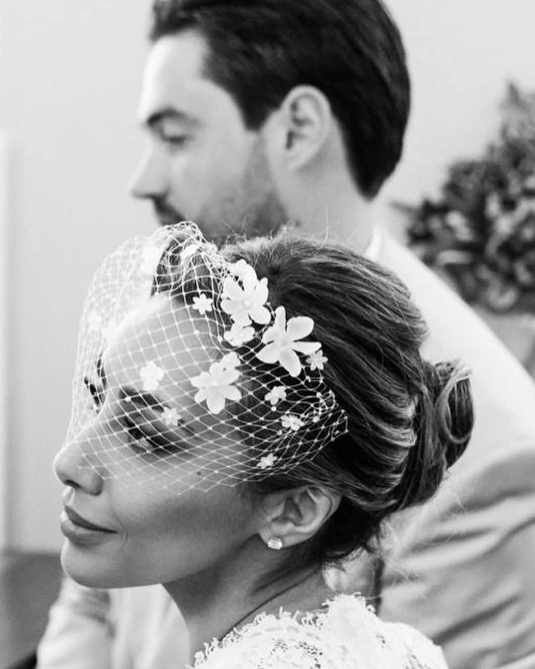 ピアーズアトキンソンさんのインスタグラム写真 - (ピアーズアトキンソンInstagram)「🤍🤍 It’s always an honour to be asked to be part of such an important day as a wedding! Here is @masha3elar looking exquisite in #DandG with a #piersatkinson embellished floral veil - I wish you both the absolute best together! ✨」6月14日 18時22分 - piersatkinson