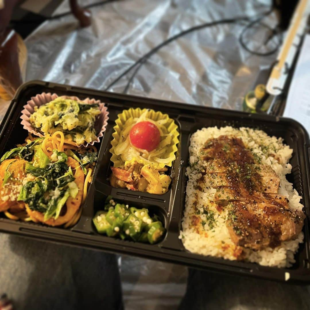 木村ひさしさんのインスタグラム写真 - (木村ひさしInstagram)「最高のおっさんの晩ごはん。 ステーキ弁当 #最高のおっさんのロケ弁当  #2023チャレンジ第二弾 #code願いの代償」6月14日 18時24分 - kimura.hisashi